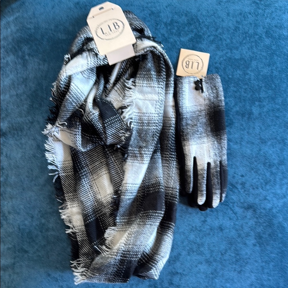 Black and White Plaid Scarf and Gloves Set